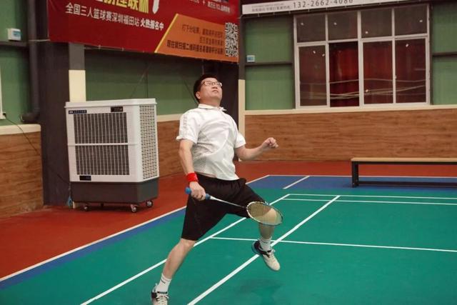  智能发球机器人亮相巡回赛，陪练效率提升三倍