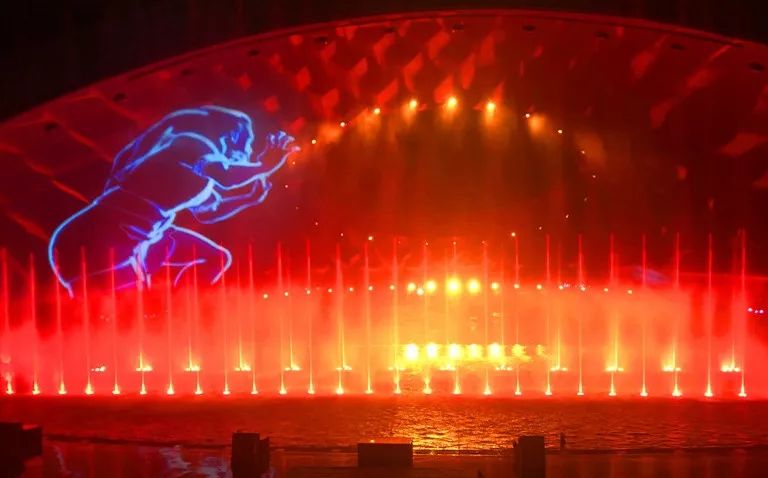  电竞场馆科技升级，沉浸式体验震撼登场