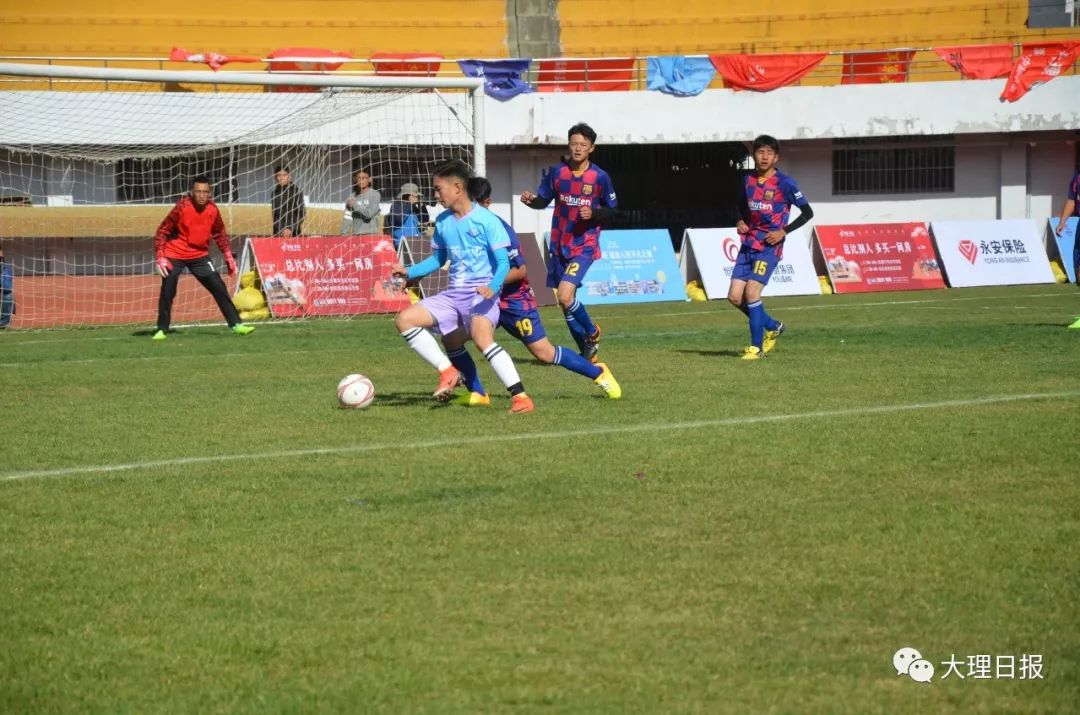  校园篮球联赛开战，清华附中首战告捷