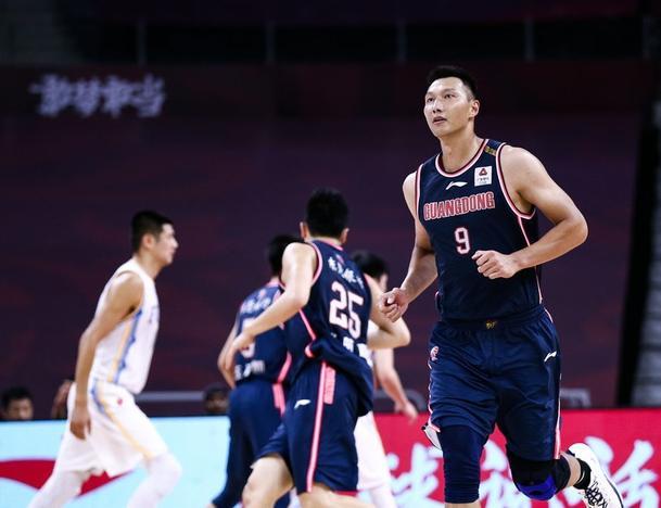  男篮亚洲杯预选赛，中国队完胜伊朗