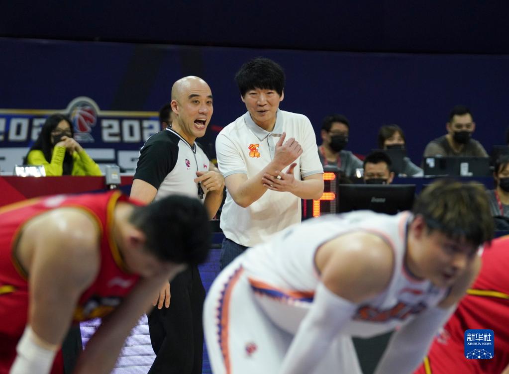  上海久事双外援合璧击败深圳马可波罗