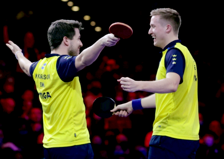  保罗双打搭档默契配合勇夺冠军