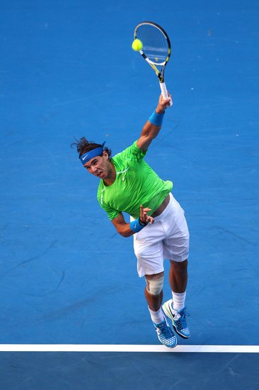  红土之王纳达尔复出首秀，直落三盘轻松晋级次轮  