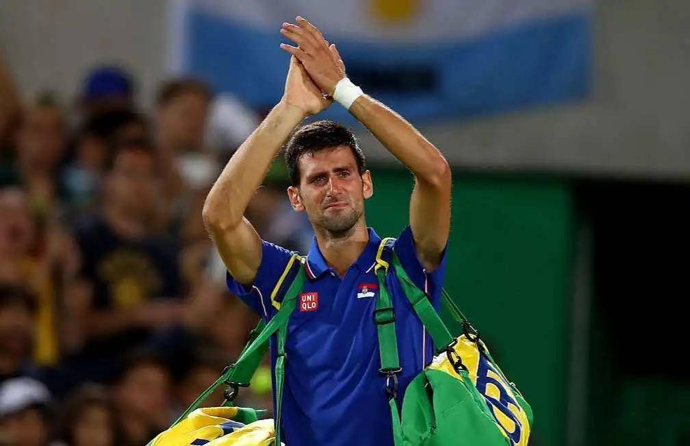  穆雷草地王者归来，温网捧杯泪洒赛场